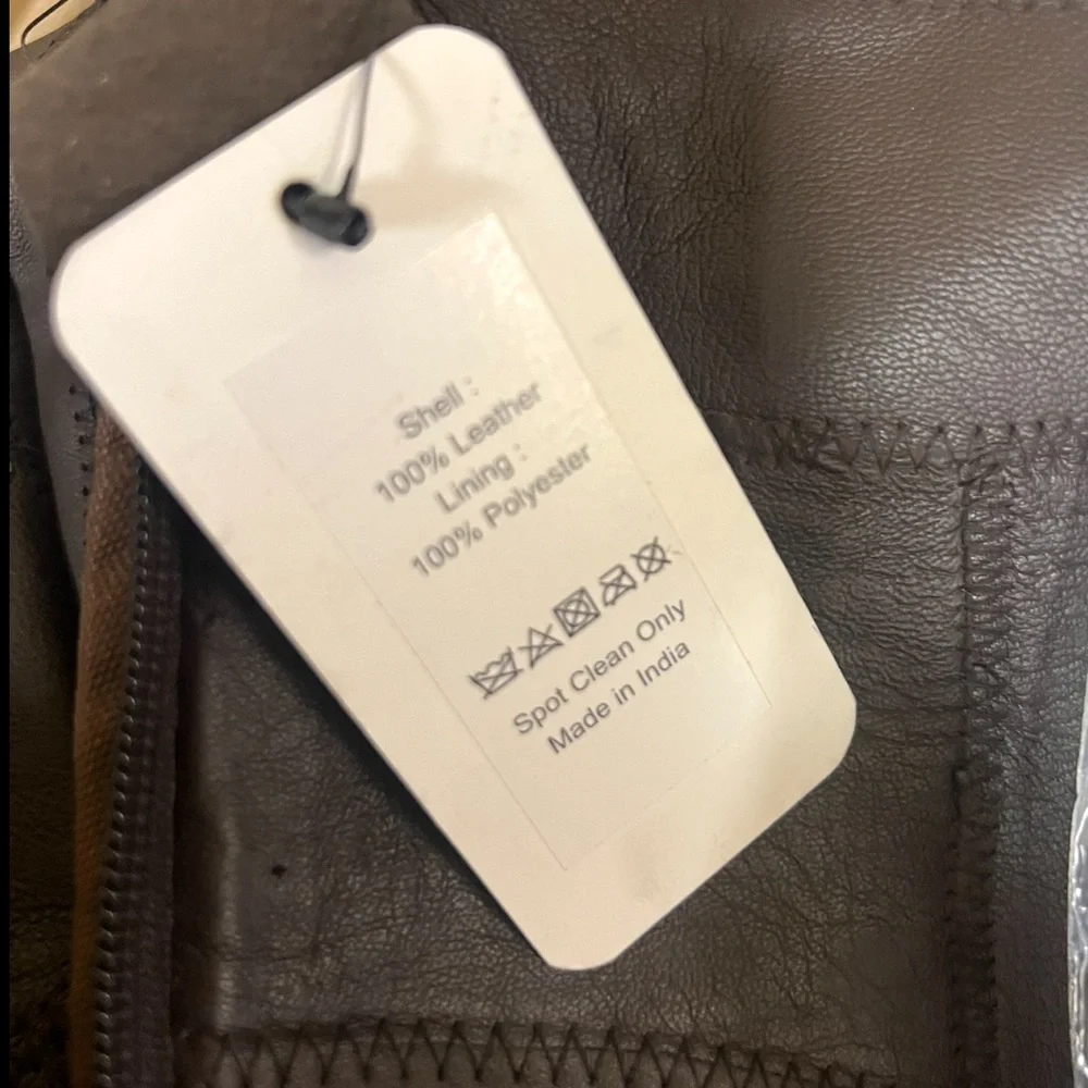 NEW BROWN DUFFLE BAG WITH ACCESSORIES